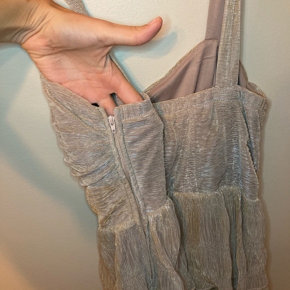 Dynamite Shimmer Tiered Party Dress Medium - Picture 4 of 7